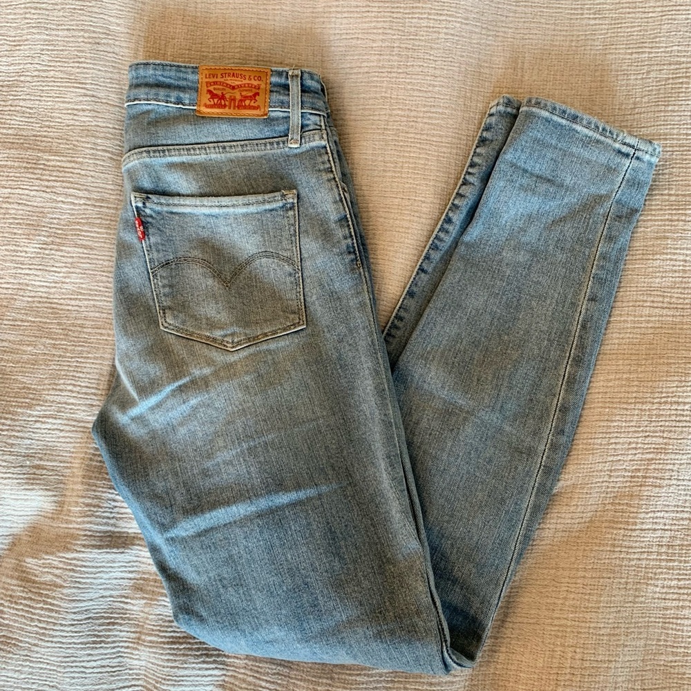 Levi’s 721 High Rise Skinny Jeans size 27
